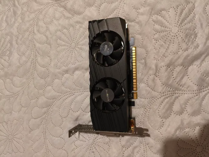 [VENDO] Placa de Vídeo Gigabyte GTX 1650 Low Profile (LP) 4GB