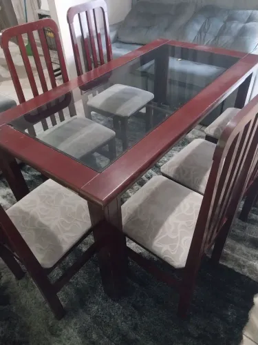 Mesa de vidro com 6 cadeiras