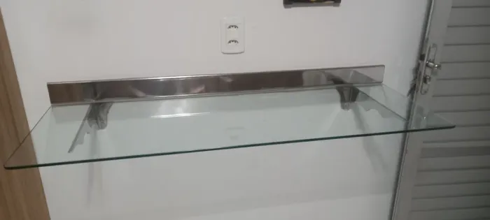 Bancada de vidro - Acabamento em Inox