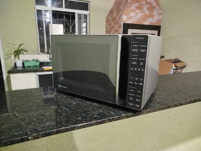 Microondas Electrolux Espelhado 36 Litros 127v, bem conservado. (LER TODA A DESCRIÇÃO)