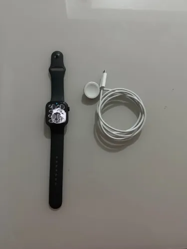 Apple Watch Series 11 GPS + Cellular Caixa de Alumínio 42mm Pulseira Esportiva P/M - Preto