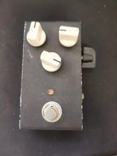 Pedal Fuzz artesanal