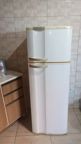 VENDO ESTA GELADEIRA DUPLEX ELECTROLUX 