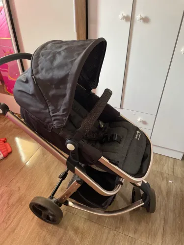 Vendo carrinho de bebê três rodas (safety-mobi)