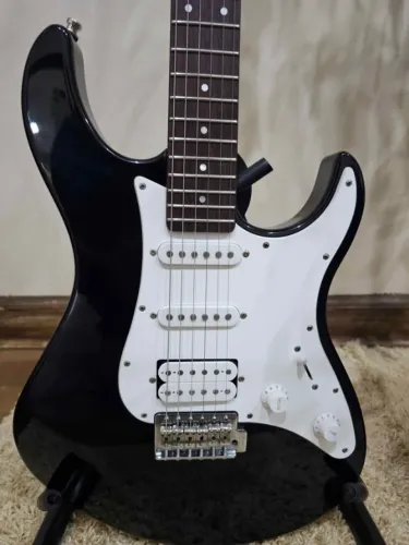 Guitarra Yamaha Pacífica 112j