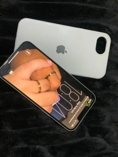 iPhone 16e