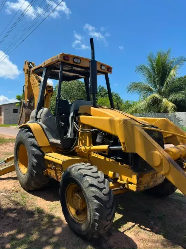 Retroescavadeira CAT Disponível pra venda
