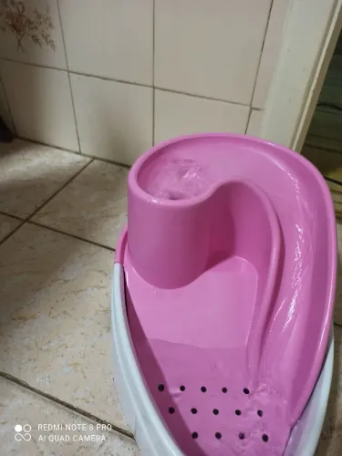 Bebedouro de água pra gato.