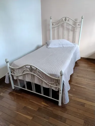 Cama de solteiro ferro modelo clássico