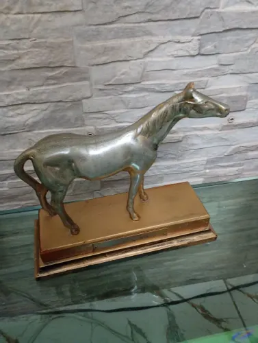 Cavalo Dourado grande