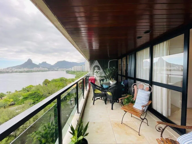 Apartamento à venda na Lagoa, original 4 quartos, varanda, 2 vagas