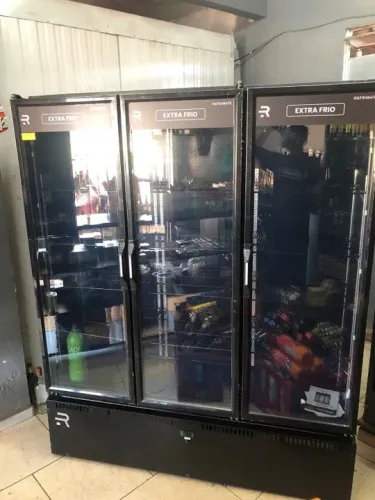 expositor de bebidas 3 portas refrimate
