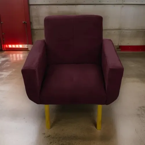 Poltrona Quadrada - Na compra de duas, ganhe um puff tripé!!