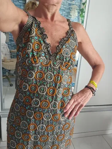 Lindo vestido bordado importado tam unico - veste ate 42