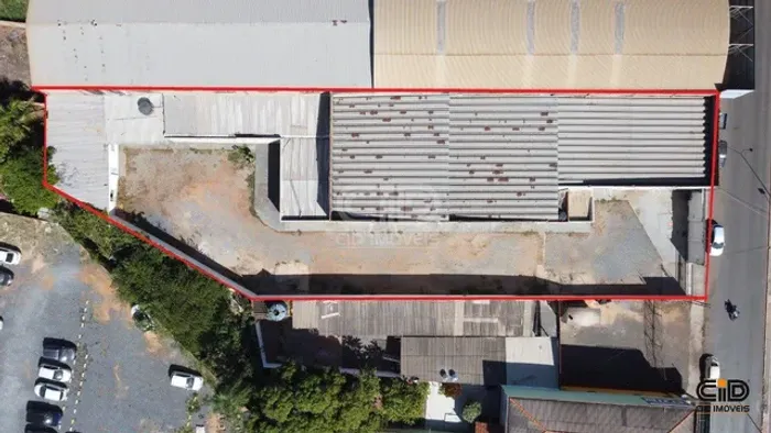 Galpão Comercial com aprox. 1.800m² na Av. Filinto Muller
