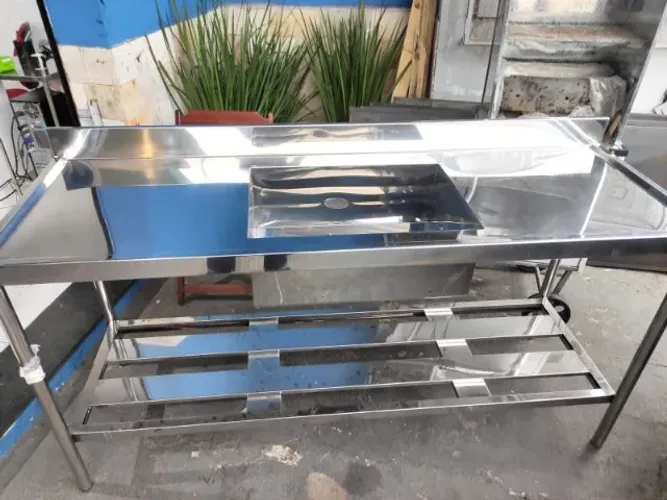 Bojo Central - Bancada em Inox - 1,80m  paneleiro gradeado