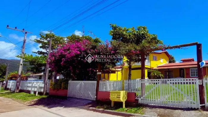 Garopaba/SC -Terreno com 3 Casas - Garopaba