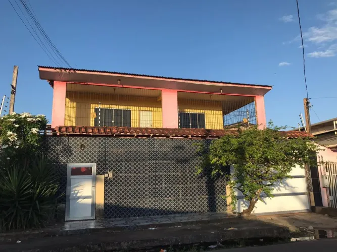 Vendo casa no bairro congos  quase de esquina com a claudomiro de Moraes 