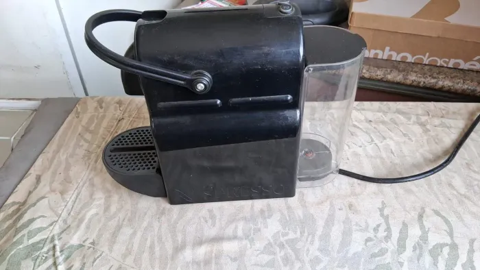 Venda cafeteira NESPRESSo MINI.