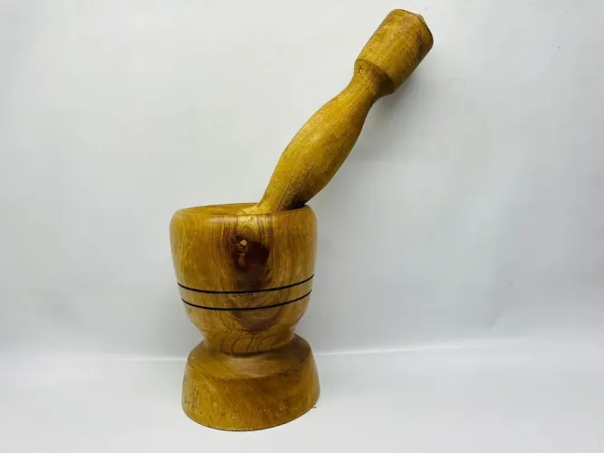 Pilão de madeira para temperos ou decoração 