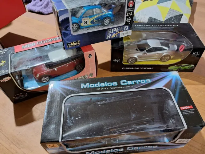Coleção de Carros em Miniatura - Rádio Controle
