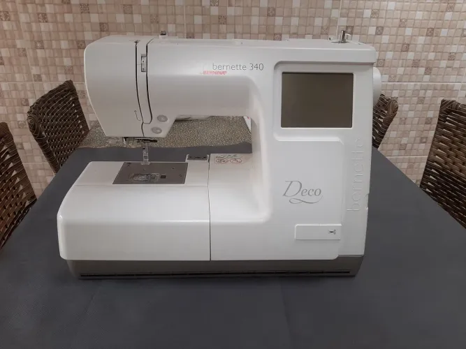Máquina de Bordar/Costura Bernette Deco 340