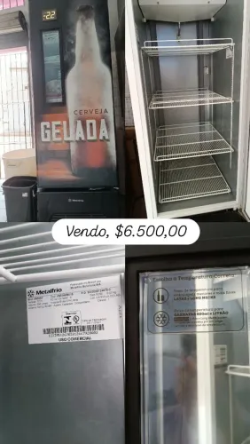Freezer semi novo