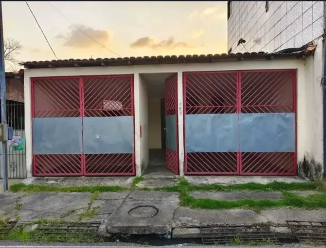 VENDO CASA NO BAIRRO REDENÇÃO- PRÓXIMO AO BARATÃO!!!