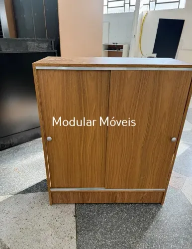 Balcão Vitrine com Portas - MDF Amadeirado