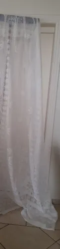 3 Cortinas de Voil com Detalhes