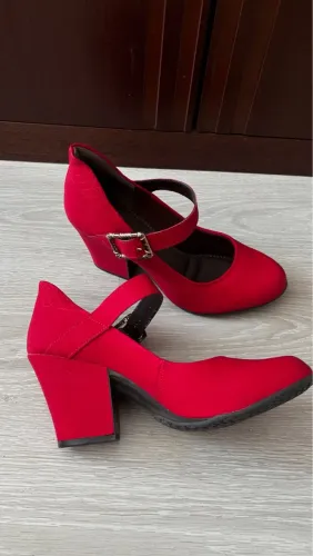 Sapatos Vermelhos Mississipi com Salto Bloco e Tira no Tornozelo