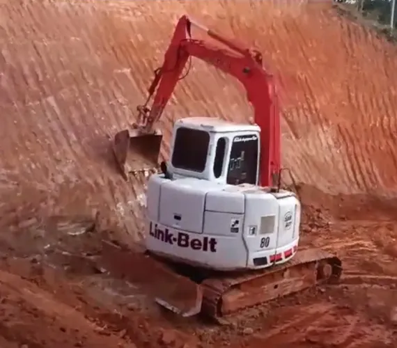 Escavadeira Link-Belt 80 ano 2018 com 10.000 horas, em SP