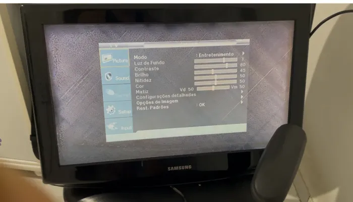 TV Samsung - LCD 26 Polegadas (tela com riscos)