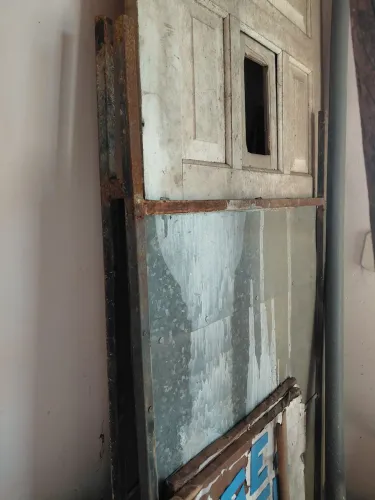 Vendo placa de ferro p/ cartais campo grande rjj
