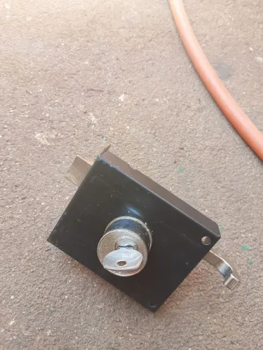 Vendo fechadura de portão