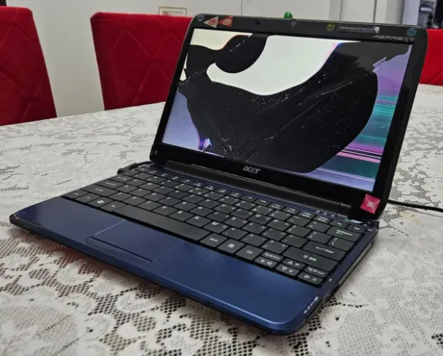 Notebook Acer Aspire One Model ZA3 C/ DEFEITO
