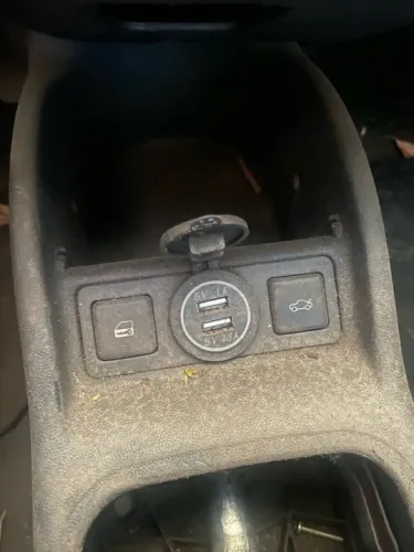 Botão trava elétrica e porta malas Corsa 2003