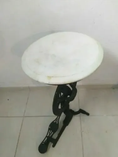 Mesa de Canto  Vintage em Ferro e Mármore
