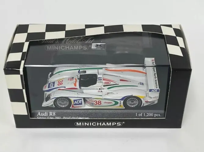 Miniatura 1:43 Minichamps Audi R8 - Edição Limitada