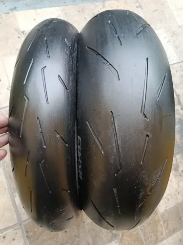 Par pneu usado Pirelli Diablo Rosso4 Corsa 180/55-17 e 120/70-17