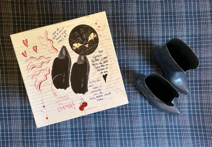 BOTA MELISSA E MALDITO PARIS NOVA NA CAIXA