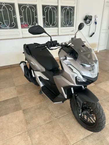 ADV 160 (800 km rodados)