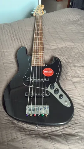 Baixo Squier Affinity Series Jazz Bass VI