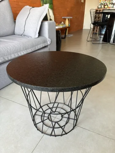 Mesa de Apoio com Tampo em Granito