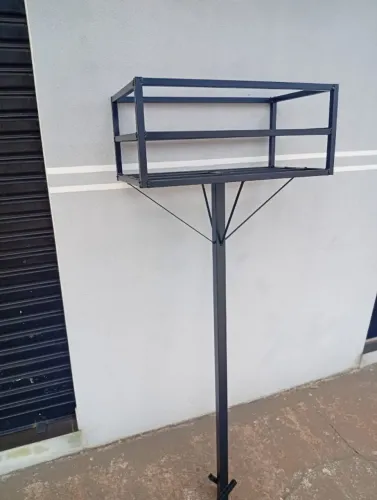 Lixeira instalada no local