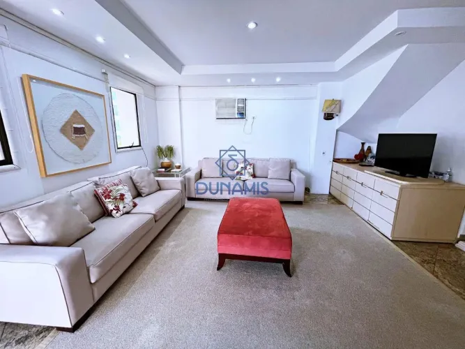 Apartamento Duplex à venda na quadra do Mar, na Praia das Pitangueiras