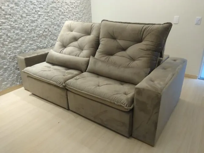 Sofá retrátil e reclinável 2,10