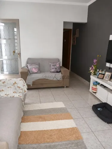 Casa - Residencial União - 2 Dormitórios - 125m² - Aceita permuta.