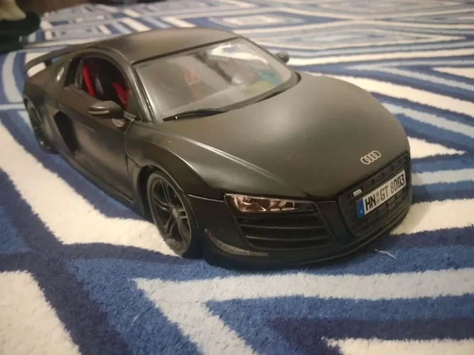 Audi r8 1/18