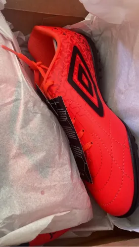 Chuteira Umbro Neon